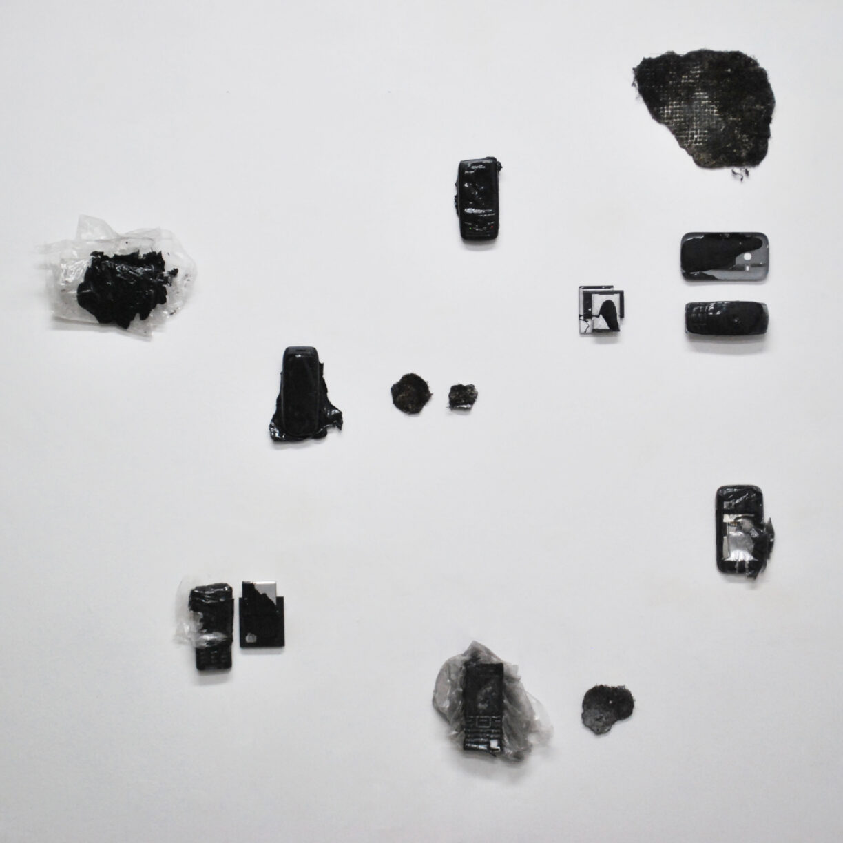 Kami Mierzvvinsk ,Postapocalypticarchaeology 2.3.3., installation, 200 x 150 cm, 2019